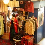Shop für Kleidung und Antiquitäten auf Alfies Antique Market