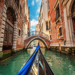 Gondelfahrt durch die Kanäle von Venedig